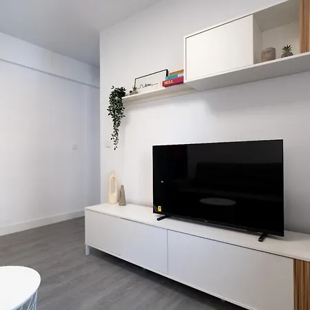 Piso Nuevo Bien Situado Διαμέρισμα *